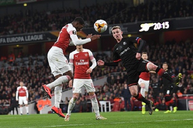 Xuyên thủng Tàu ngầm vàng, Bầy dơi đụng Pháo thủ ở bán kết - Bóng Đá