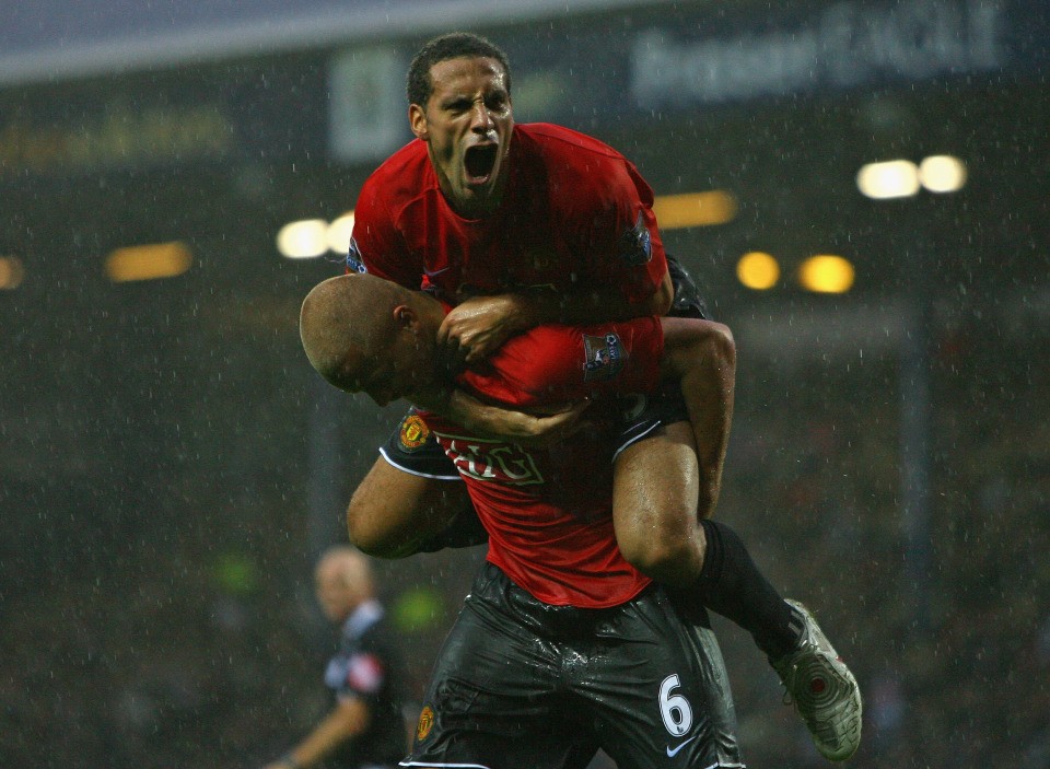 Thủ môn đối phương không dám nhìn sau cú nã đại bác của Sane - Bóng Đá