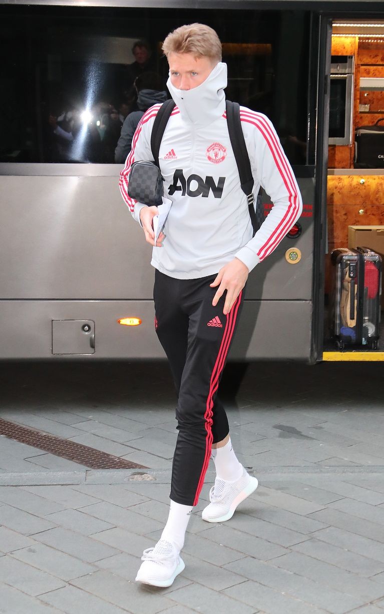 FAN MU nói về Fernandes - Bóng Đá