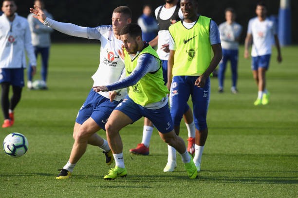 Phô diễn kỹ năng, Nicolas Pepe biến 'bom tấn' của Man Utd thành gã hề trên sân - Bóng Đá