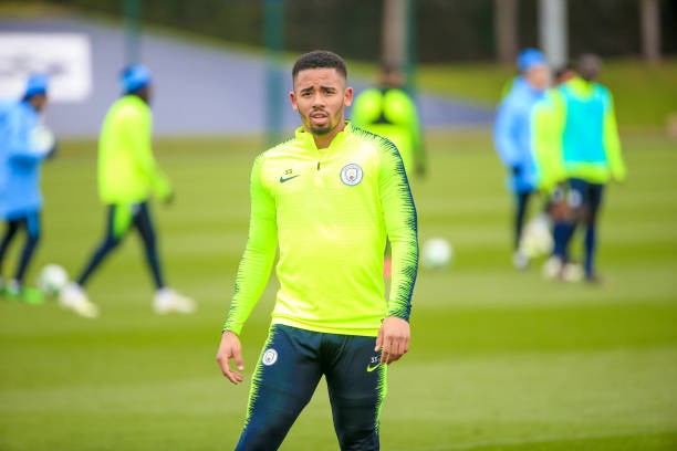 Bị Liverpool vượt mặt, Pep đau đầu tìm 