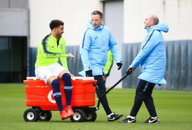 Cận cảnh tai nạn rùng mình khiến thủ thành Arsenal suýt thành 