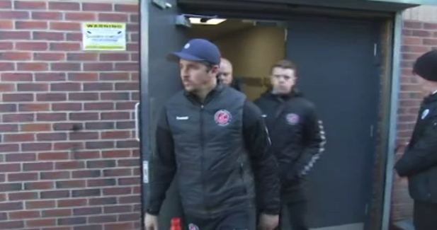 Hành hung với trợ lí, cựu sao Man City bị bắt ngay cổng SVĐ - Bóng Đá