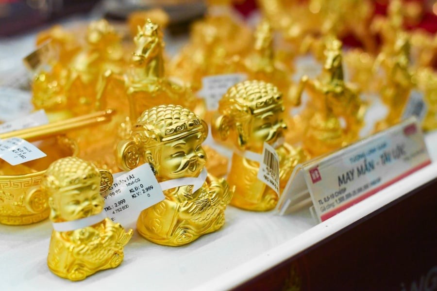 Đến 17h42, giá vàng thế giới tiếp tục lao dốc mạnh, giảm 67 USD xuống còn 4.613 USD/ounce.