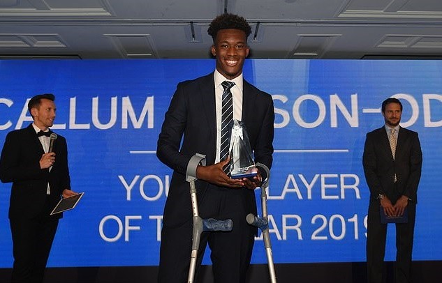 'You can feel he is stronger' - Tuchel insists Cavani is focused following failed PSG exit - Bóng Đá