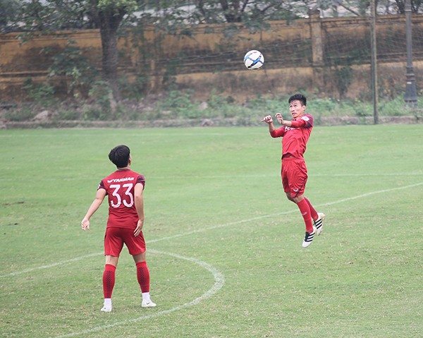 Odion Igahlo is all smiles as he steps out of the Lowry Hotel in Manchester, - Bóng Đá