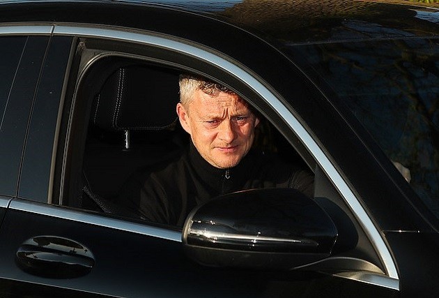 Thi đấu ngoan cường, Solskjaer được fan nữ 