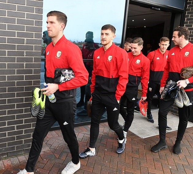 Anthony Martial and Luke Shaw return to Manchester United training ahead of Man City fixture - Bóng Đá