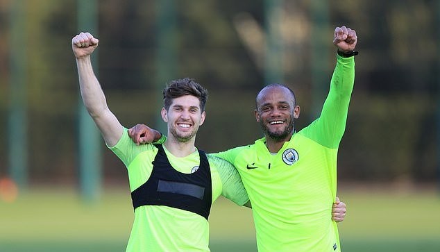 Sir Alex Solskjaer đến Old Trafford (ảnh) - Bóng Đá