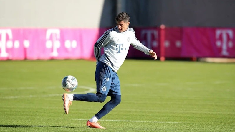 Lewandowski, Gnabry tập luyện trở lại, sẵn sàng ra sân tại Bundesliga - Bóng Đá