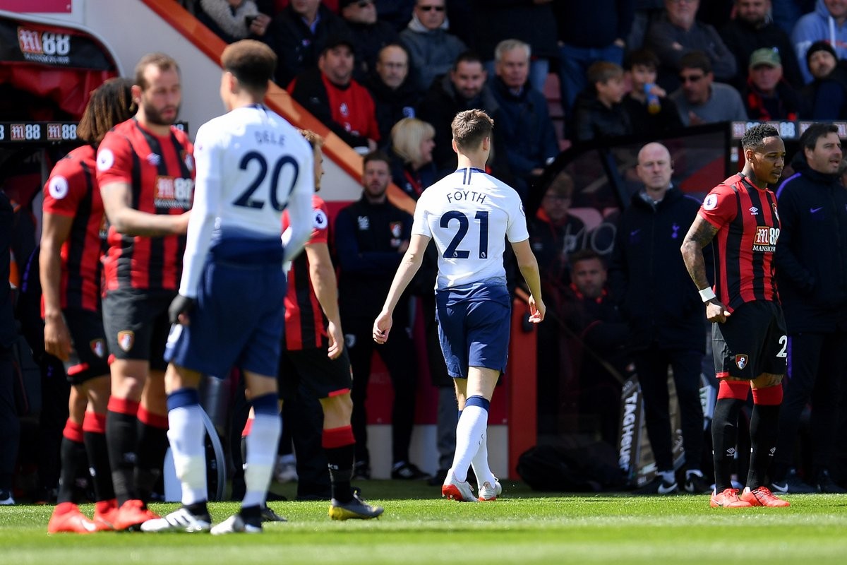 Trò cưng của Pochettino suýt phá 