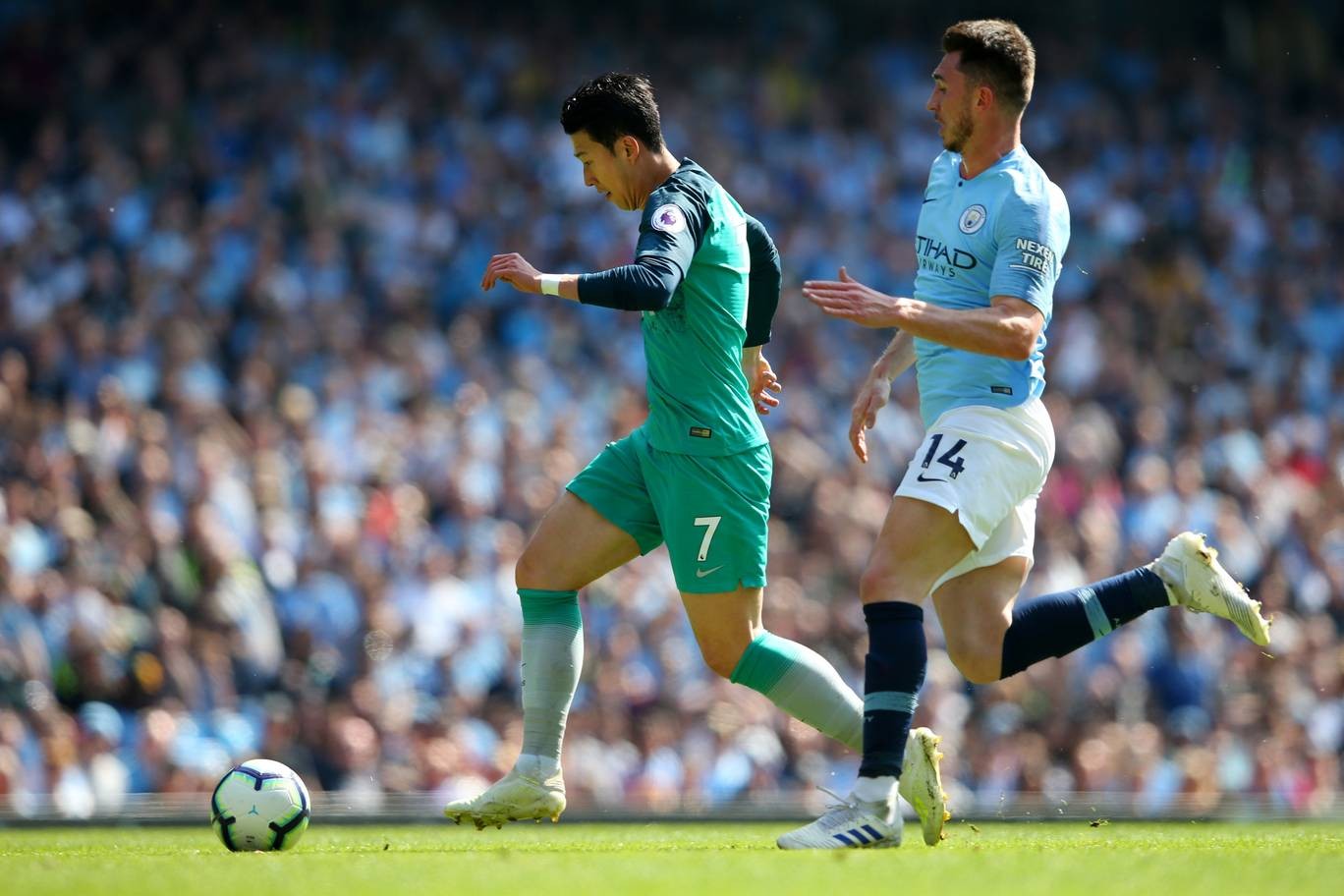 Alvaro Morata and stunning wife put on brave faces on trip out with twins as couple plan to move house after horrifying raid - Bóng Đá