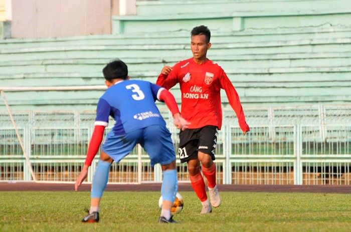 Joao Felix chơi bóng ở bãi biển - Bóng Đá