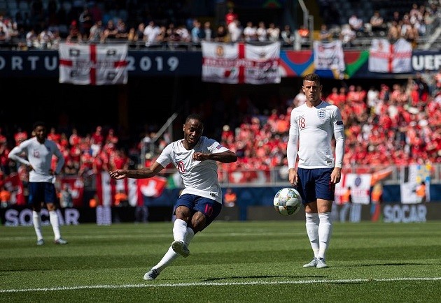 Thụy Sĩ trở tay không kịp khi HLV Southgate đưa thủ thành Pickford lên đá phạt đền - Bóng Đá