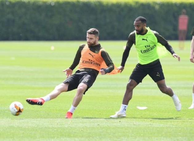 Emery chỉ thẳng mặt học trò, sân tập Arsenal căng thẳng tột độ trước giờ G - Bóng Đá