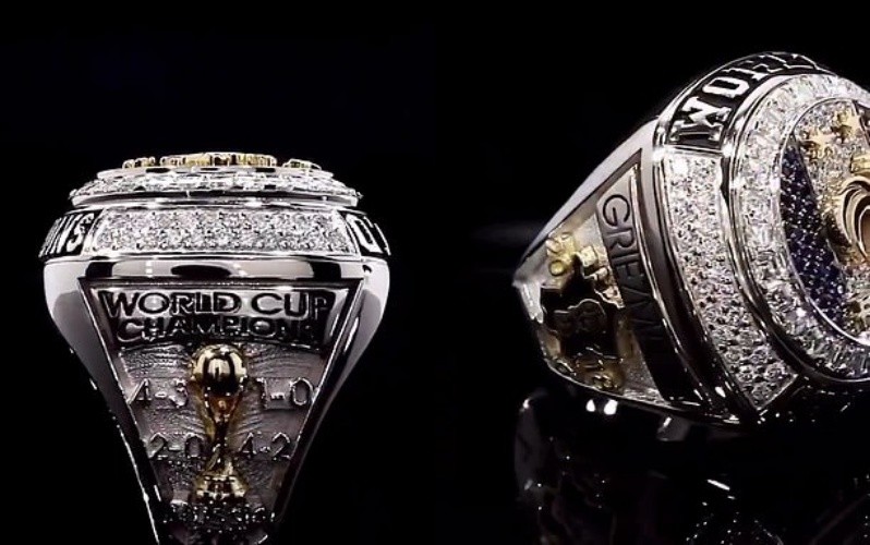Tặng quà độc, Pogba khiến đồng đội ở tuyển trầm trồ - Bóng Đá