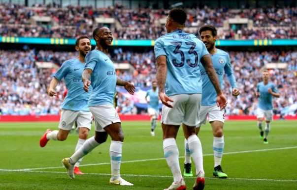 Pep giáo huấn Sterling - Bóng Đá