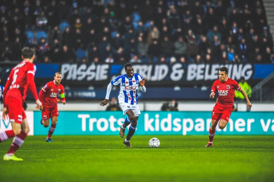 Đoàn Văn Hậu không vào sân, SC Heerenveen ngã ngựa trên sân nhà - Bóng Đá