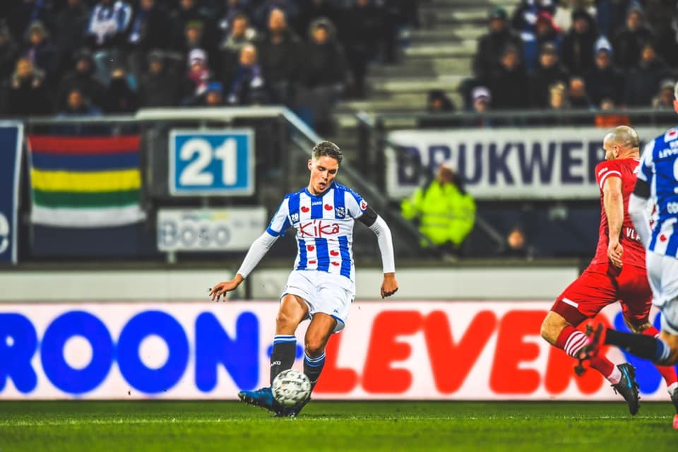 Đoàn Văn Hậu không vào sân, SC Heerenveen ngã ngựa trên sân nhà - Bóng Đá