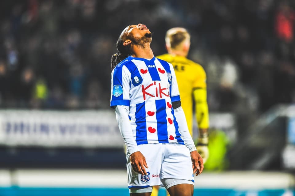 Đoàn Văn Hậu không vào sân, SC Heerenveen ngã ngựa trên sân nhà - Bóng Đá