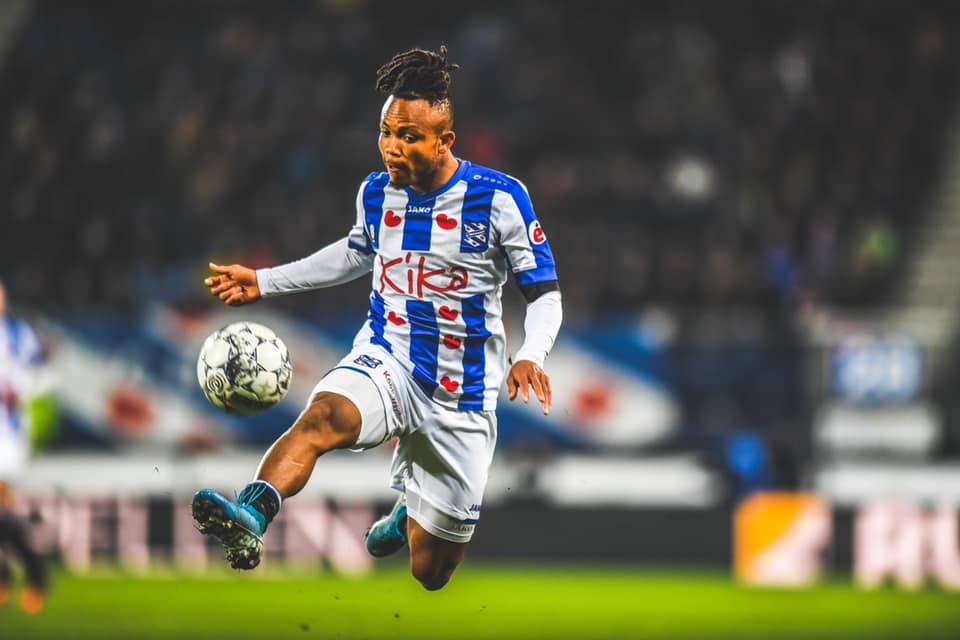 Đoàn Văn Hậu không vào sân, SC Heerenveen ngã ngựa trên sân nhà - Bóng Đá