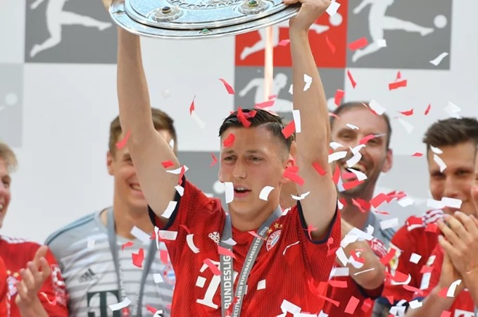 CHÍNH THỨC: Bayern chia tay cái tên đầu tiên trong mùa hè - Bóng Đá