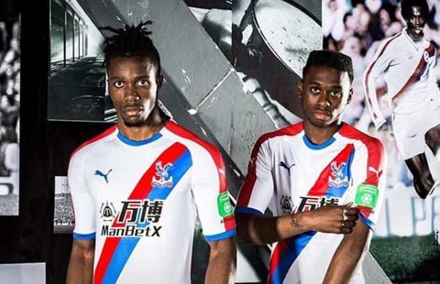 Hodgson úp mở bán Bissaka và Zaha cho MU - Bóng Đá