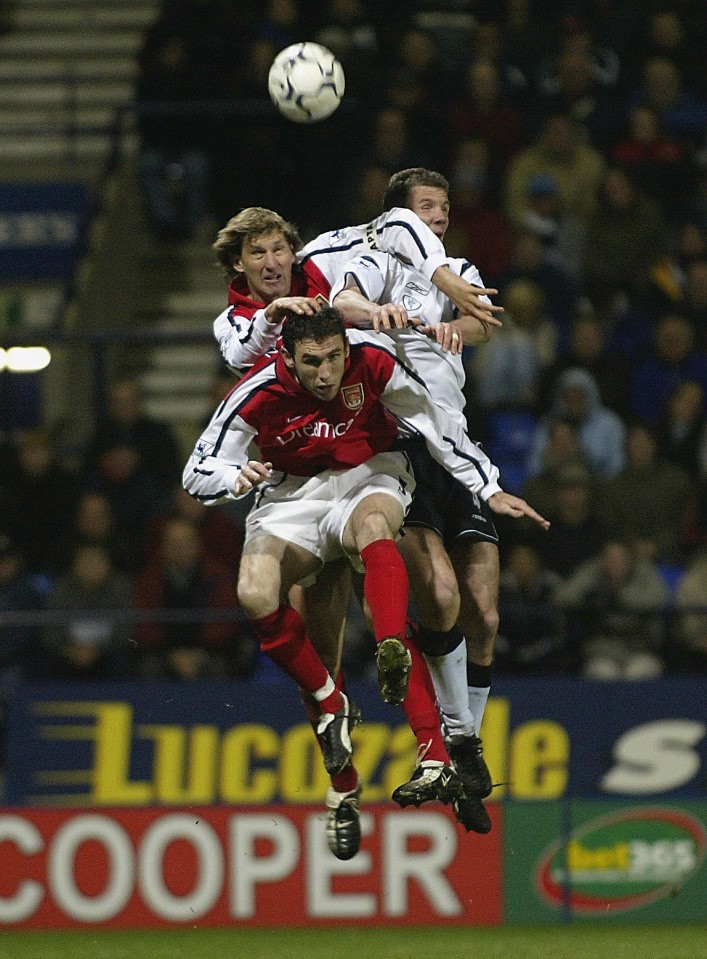 Thủ môn đối phương không dám nhìn sau cú nã đại bác của Sane - Bóng Đá