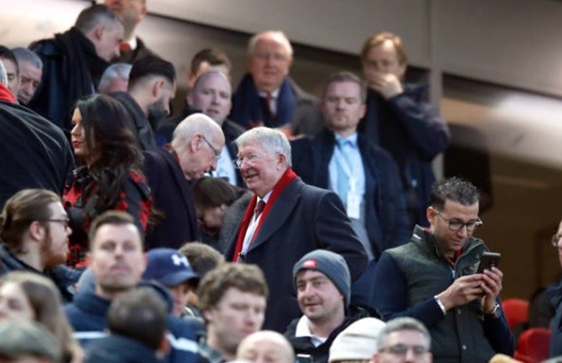 Phản ứng của Sir Alex trên khán đài - Bóng Đá