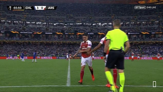 Torreira, Ozil khóc - Bóng Đá