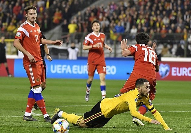 Courtois cầu cứu ai sau sự cố 