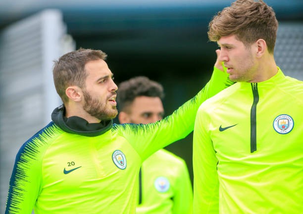 Bị Liverpool vượt mặt, Pep đau đầu tìm 