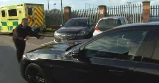 Hành hung với trợ lí, cựu sao Man City bị bắt ngay cổng SVĐ - Bóng Đá