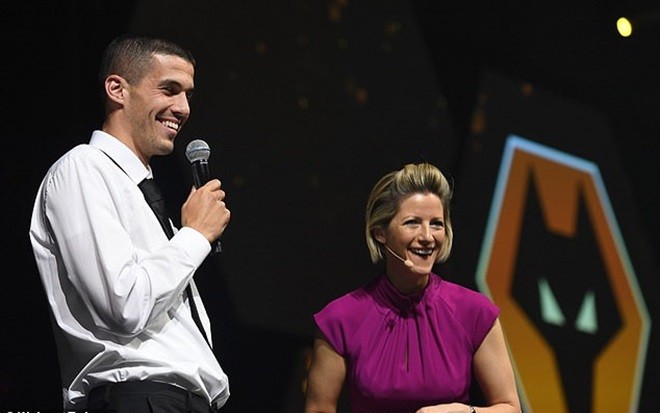 Roman Abramovich ăn mừng cùng các cầu thủ Chelsea - Bóng Đá