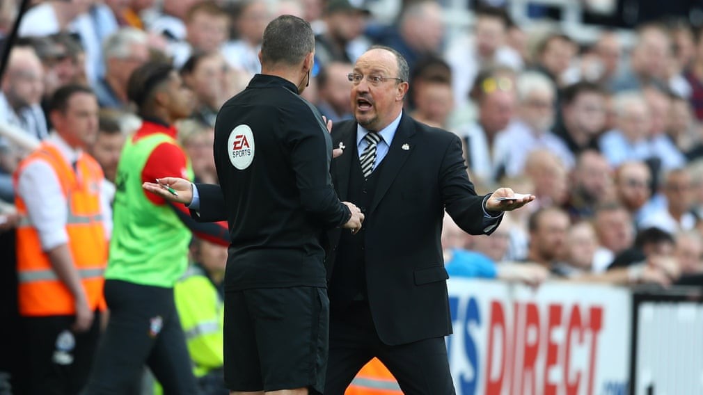 Kung-fu Bayern: Neuer and Zirkzee collide during training session - Bóng Đá