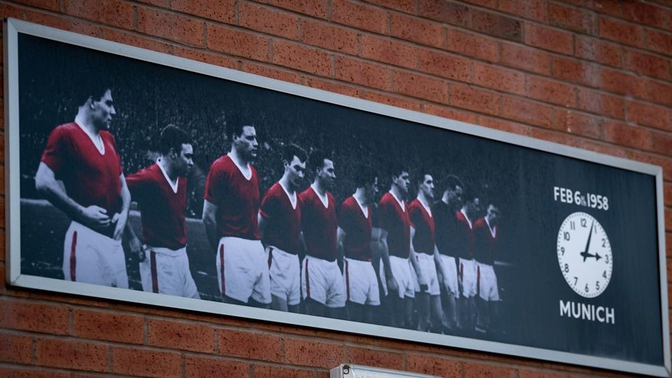 Man Utd tưởng niệm thảm họa Munich - Ảnh - Bóng Đá