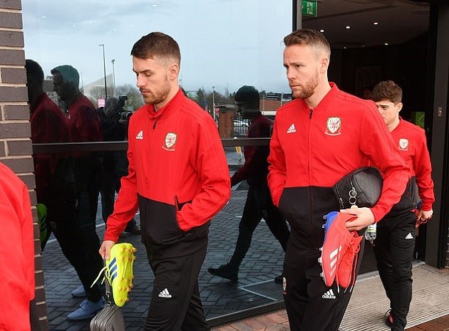Anthony Martial and Luke Shaw return to Manchester United training ahead of Man City fixture - Bóng Đá