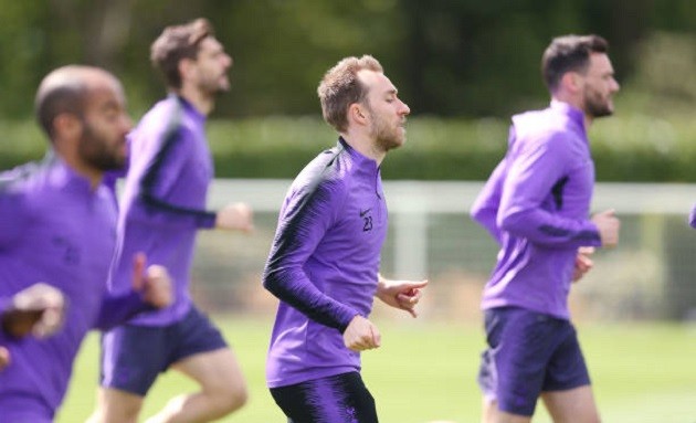 Biểu cảm đối lập của Tottenham trên sân tập sau màn lật kèo Ajax - Bóng Đá