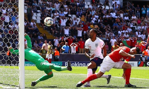 Thụy Sĩ trở tay không kịp khi HLV Southgate đưa thủ thành Pickford lên đá phạt đền - Bóng Đá