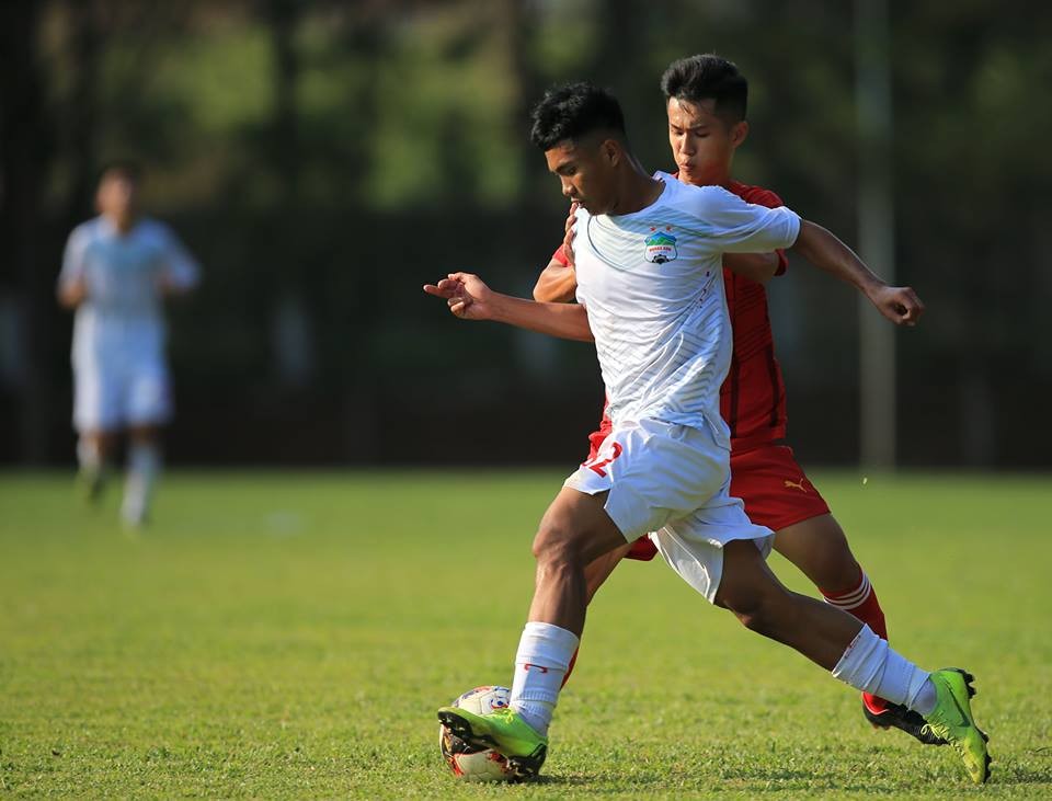 Khóa 4 HAGL đụng 