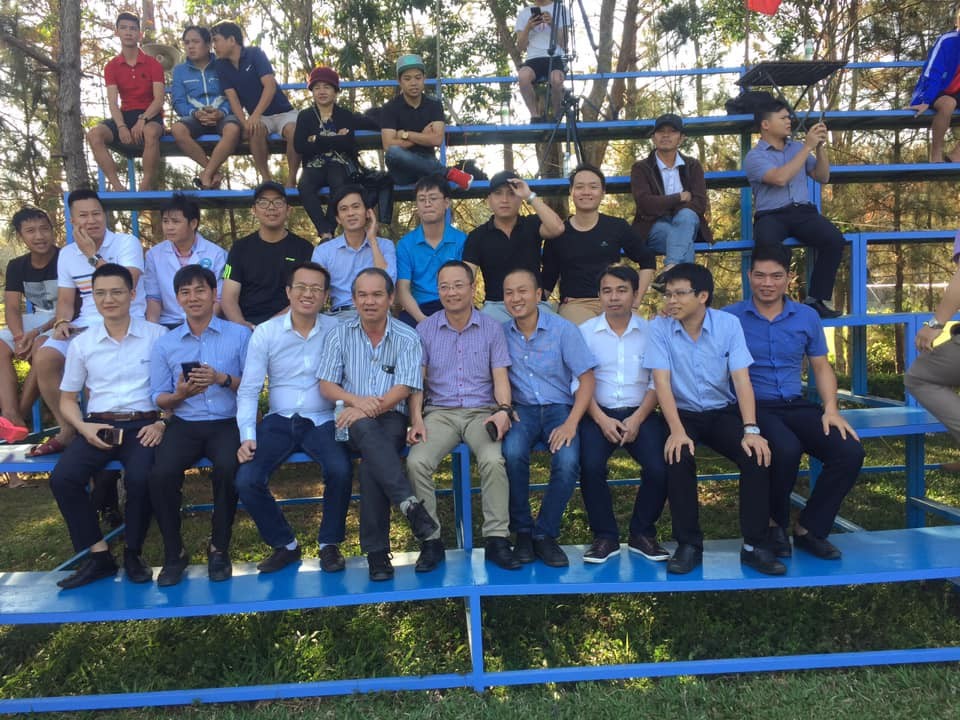 Bầu Đức cười 