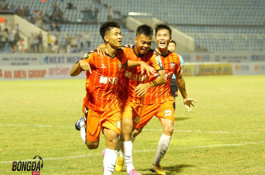 Derby miền trung rực lửa, Đức Chinh “nổ súng” giúp Huỳnh  Đức thoát thua - Bóng Đá