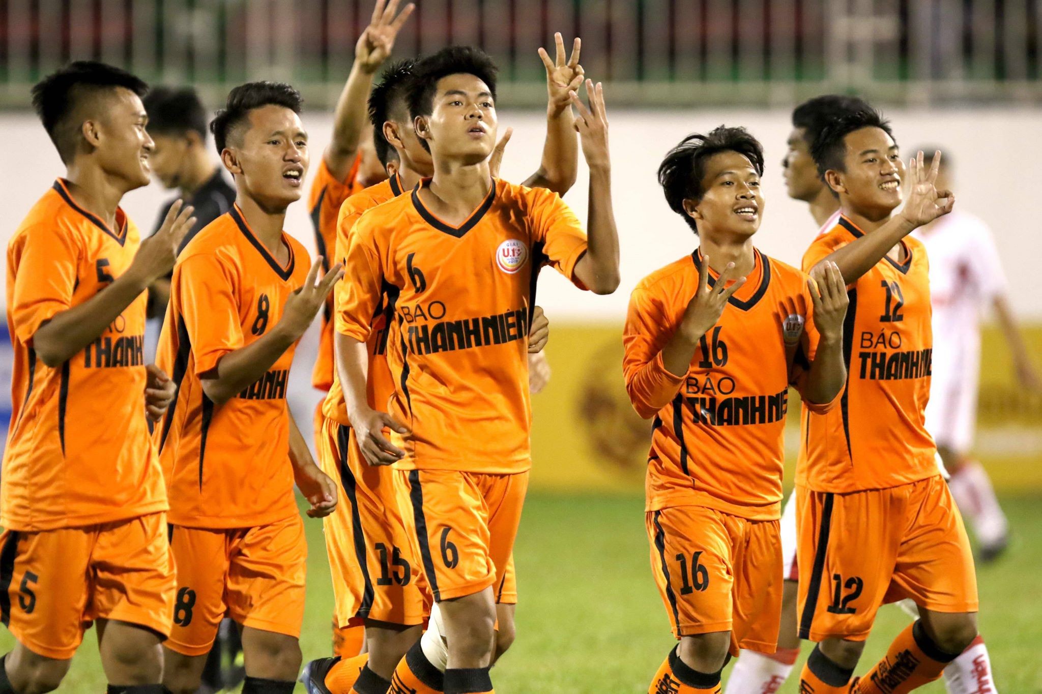 Thắng lứa khóa 4 HAGL JMG, bầu Hiển thưởng lớn U19 SHB Đà Nẵng - Bóng Đá