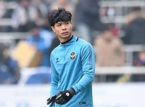 Công Phượng panenka làm sân Incheon trầm trồ - Bóng Đá