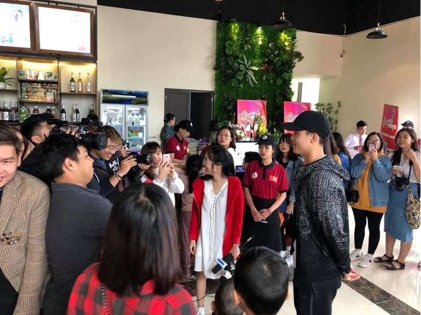 Chi tiền tỉ Bùi Tiến Dũng làm ông chủ quán Cà phê - Bóng Đá