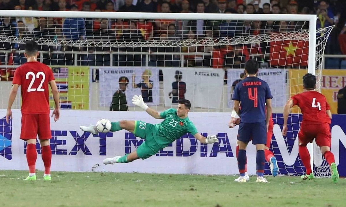 Đặng Văn Lâm và những bắt penalty khiến người Thái 