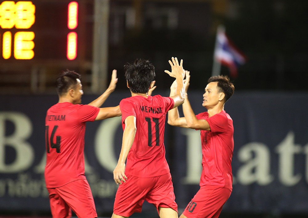 Lão tướng Thiên Long thắng giòn giã tại Thái Lan - Bóng Đá