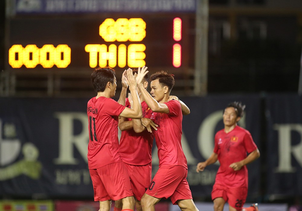 Lão tướng Thiên Long thắng giòn giã tại Thái Lan - Bóng Đá