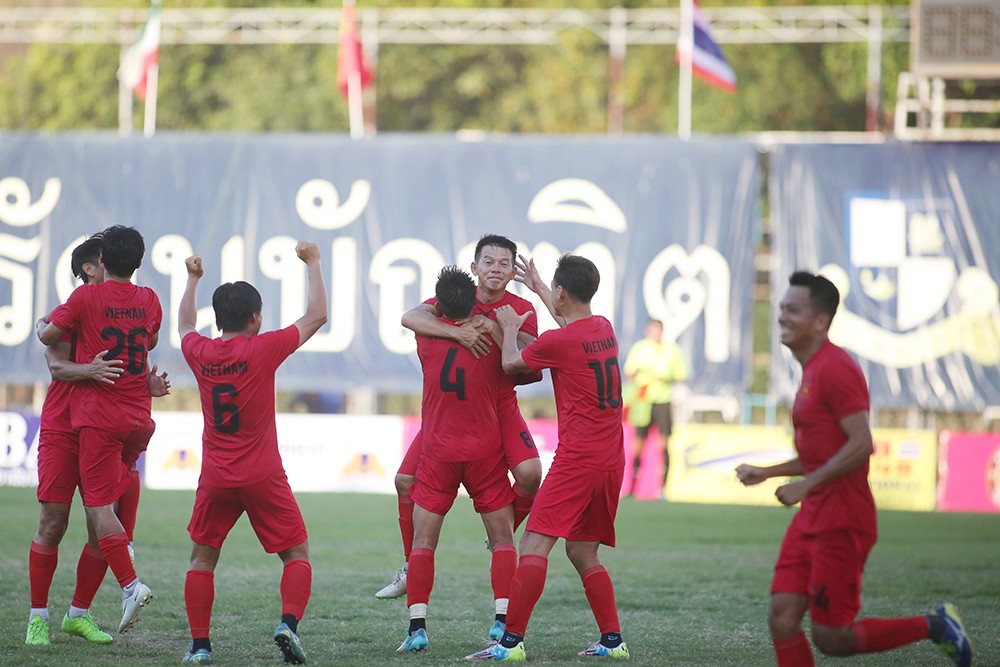 Thiên Long vô địch giải lão tướng tại Thái Lan - Bóng Đá