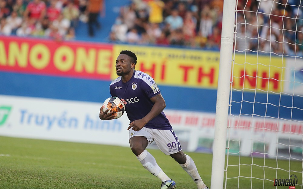 Tấn Trường mắc sai lầm, Hà Nội FC thoát thua trên sân Gò Đậu - Bóng Đá